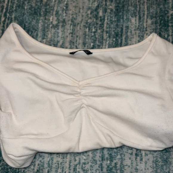 WHITE LONG SLEEVE CROP TOP - Picture 3 of 3